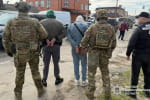Зняли з розшуку за $2400: у Миколаєві поліцейські викрили працівників ТЦК на отриманні хабаря 