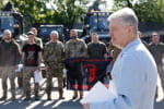 Порошенко передав військовим техніку та дрони на понад 28 млн грн