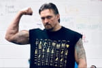 Олександр Усик склав усі чемпіонські пояси у надважкій вазі