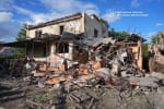 Противник нанес удар авиационными бомбами по Запорожью: разрушены частные домовладения