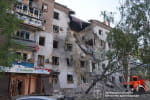 Атака рф по Запоріжжю: авіабомби зруйнували два поверхи п'ятиповерхівки, є жертви (оновлено)