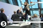 Активістка напала на голову ЄЦБ під час прес-конференції