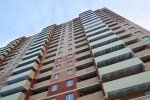 В Івано-Франківську неповнолітня випала з вікна багатоповерхівки