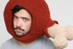 Самотній австралієць в'яже шапочки у вигляді їжі, щоб знайти друзів