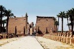 Бедные египтяне копировали похороны богатых: археологи нашли гробницы с нелепыми иероглифами