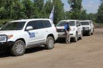 На мосту в Станиці Луганській терорист зі зброєю прогнав спостерігачів місії ОБСЄ