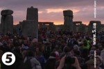 Тисячі людей відзначили день літнього сонцестояння у Стоунхенджі