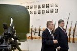 День знань у КПІ: Президент звернув увагу на розробки сучасної автоматичної стрілецької зброї у виші