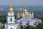В масках и с соблюдением дистанции: как верующие идут в церковь освящать Пасхальные корзины – включение