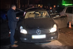 У центрі Києва розстріляли Mercedes: що лишилось на місці трагедії – фоторепортаж