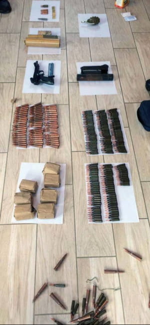 На Київщині викрили чоловіка, який зберігав у себе в будинку цілий арсенал зброї 