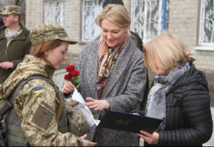 Геращенко відвідала мужніх захисниць цілісності держави у зоні АТО