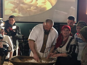 Василь Вірастюк напік пасок для воїнів АТО