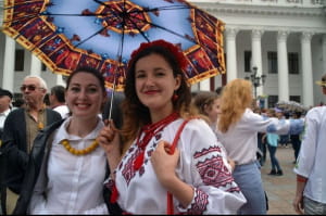 Одеса у вишиванках