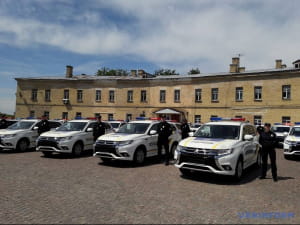 Нацполіція отримала 635 нових гібридних Mitsubishi Outlander