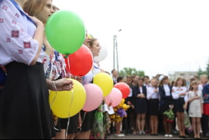 Як відзначили свято Останнього дзвоника у школах України