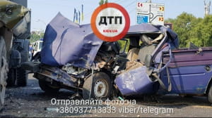 У столиці на мосту Патона водій ВАЗ зіткнувся із ЗІЛом 