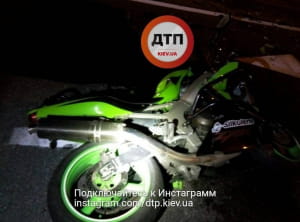 У Києві легковик зіткнувся з мотоциклом