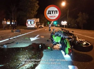 У Києві легковик зіткнувся з мотоциклом