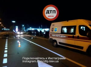 У Києві легковик зіткнувся з мотоциклом