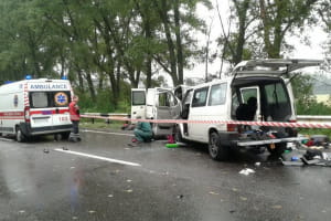 на Харківщині зіткнулися два мікроавтобуси