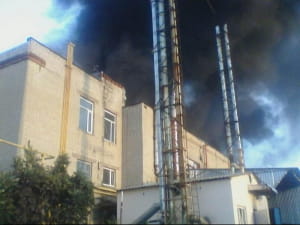 У Харкові горить виробниче приміщення
