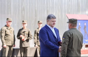 Порошенко на Вінниччині нагородив нацгвардійців
