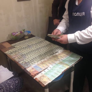 На Вінничині на хабарі спіймали керівника Управління "Укртрансбезпеки"