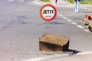 у Києві на легковик з евакуатора впав 100-кілограмовий сейф 