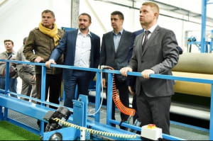 відкриття заводу з виробництва штучного покриття для футбольних полів 