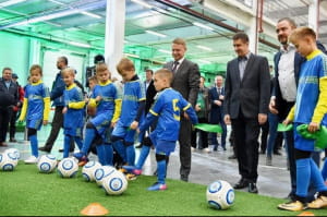 відкриття заводу з виробництва штучного покриття для футбольних полів 