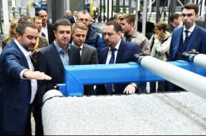 відкриття заводу з виробництва штучного покриття для футбольних полів 