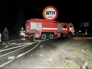 у столиці легковики відкинуло у кювет і зім'яло до задніх дверей