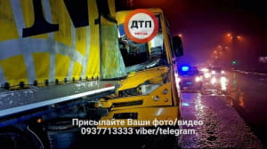 Київська маршрутка в'їхала в фуру