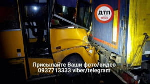 Київська маршрутка в'їхала в фуру