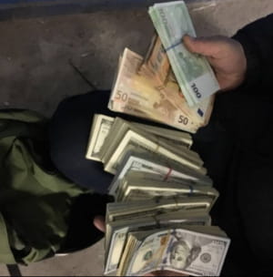 Контрабандні парфуми