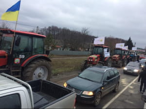 Аграрії перекрили дороги