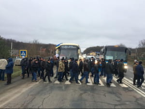 Аграрії перекрили дороги
