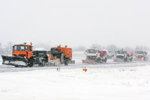 Сніг в аеропорту Жуляни