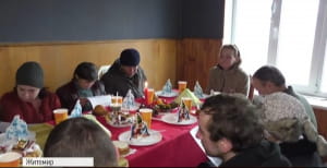 Різдвяна їжа для безпритульних