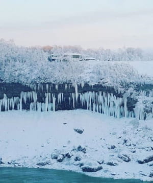 замерз Ніагарський водоспад