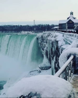 замерз Ніагарський водоспад