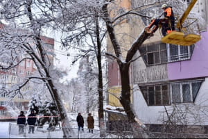 Рятувальники долають наслідки негоди