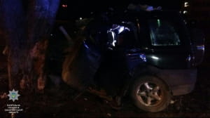 В Ужгороді Land Rover влетів у дерево