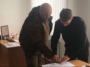 На Рівненщині 200 бурштинокопачів напали на поліцейських