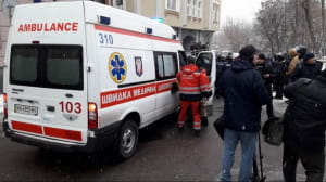 Під будівлею Солом'янського райсуду Києва підстрелили поліцейського