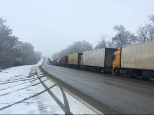 Черга з вантажівок біля кордону РФ