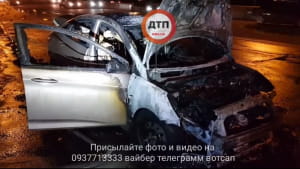 Легковик вигорів у Києві