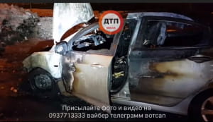 Легковик вигорів у Києві