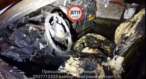 Легковик вигорів у Києві